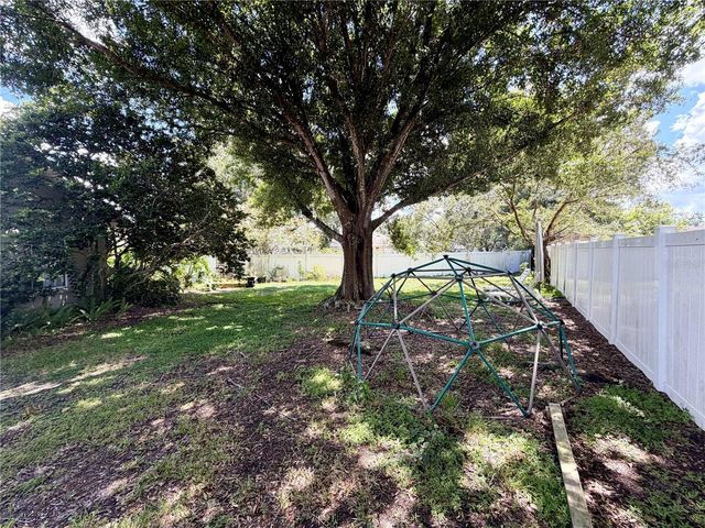 405 VALLEY COURT, Winter Haven, FL 33884