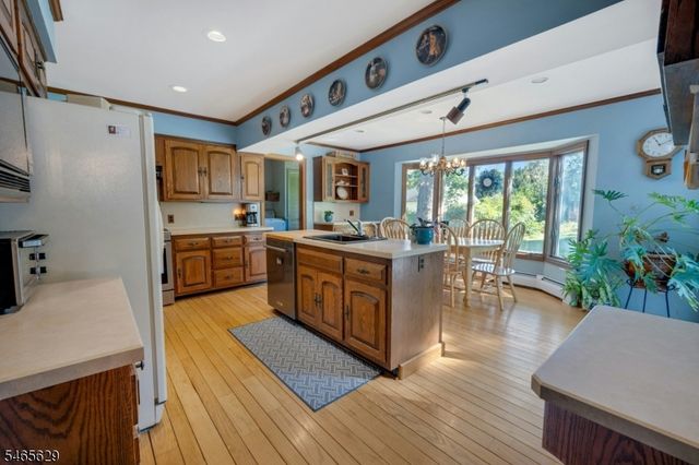 179 Oaks Road, Long Hill Twp., NJ 07946