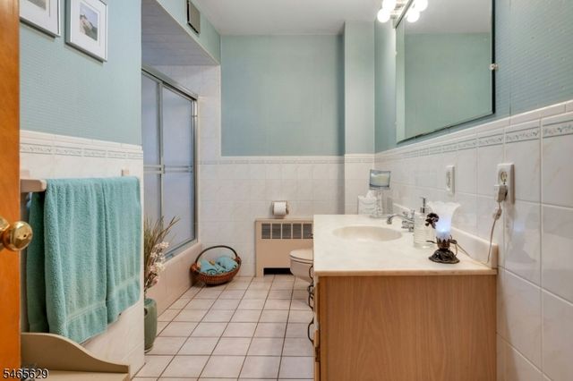 179 Oaks Road, Long Hill Twp., NJ 07946