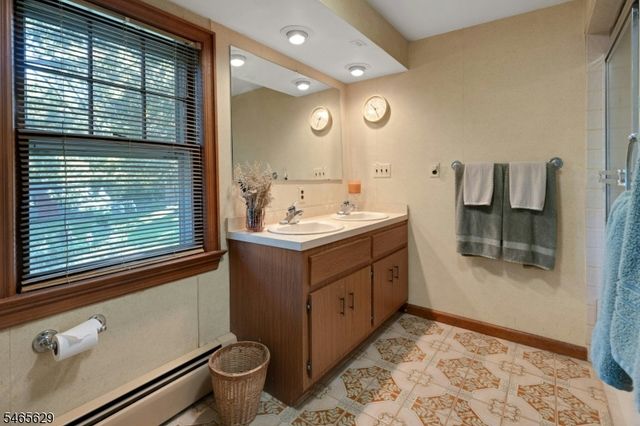 179 Oaks Road, Long Hill Twp., NJ 07946