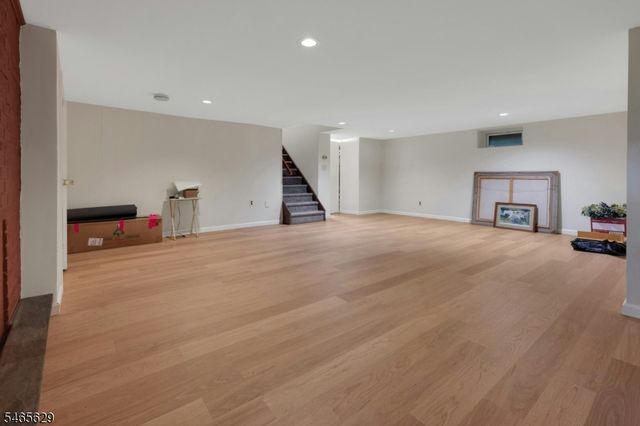 179 Oaks Road, Long Hill Twp., NJ 07946