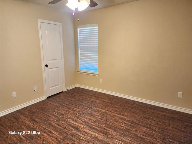 912 Dove Run, College Station, TX 77845