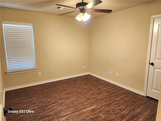 912 Dove Run, College Station, TX 77845