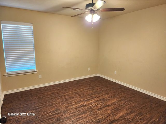 912 Dove Run, College Station, TX 77845