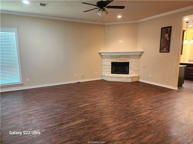 912 Dove Run, College Station, TX 77845