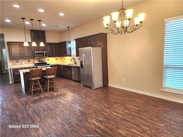 912 Dove Run, College Station, TX 77845