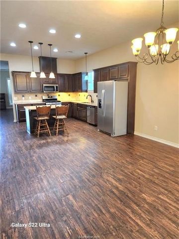 912 Dove Run, College Station, TX 77845