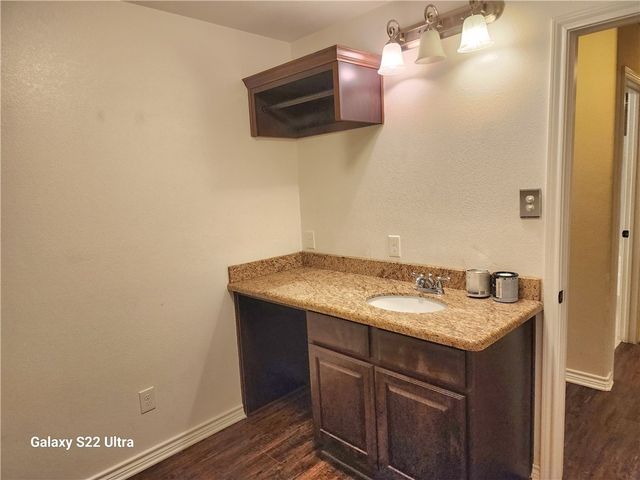 912 Dove Run, College Station, TX 77845