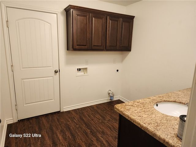 912 Dove Run, College Station, TX 77845