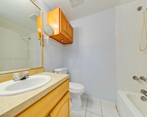 505 S Pine Island Rd 302B, Plantation, FL 33324