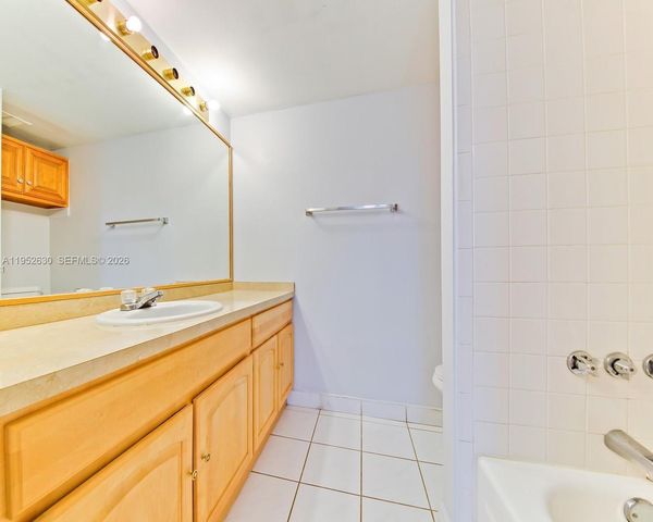 505 S Pine Island Rd 302B, Plantation, FL 33324