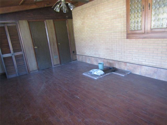 909 RED BUD Drive, Azle, TX 76020