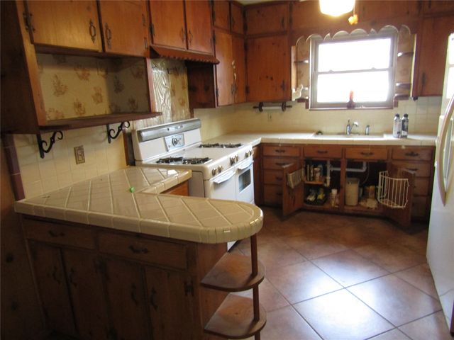 909 RED BUD Drive, Azle, TX 76020