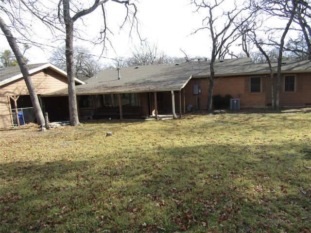 909 RED BUD Drive, Azle, TX 76020