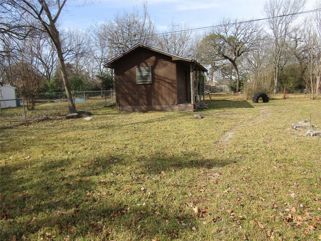 909 RED BUD Drive, Azle, TX 76020