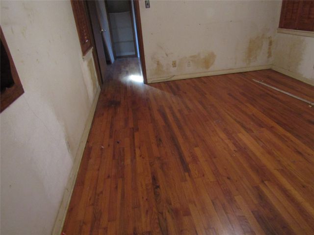 909 RED BUD Drive, Azle, TX 76020