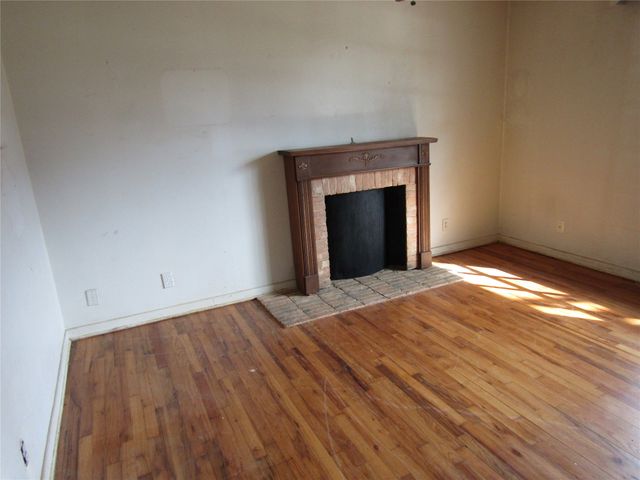 909 RED BUD Drive, Azle, TX 76020