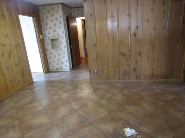 909 RED BUD Drive, Azle, TX 76020