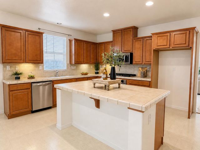 5300 Kungsting Way, Elk Grove, CA 95757