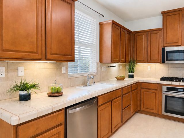 5300 Kungsting Way, Elk Grove, CA 95757