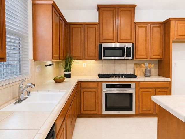 5300 Kungsting Way, Elk Grove, CA 95757