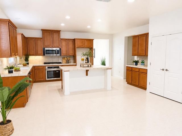 5300 Kungsting Way, Elk Grove, CA 95757