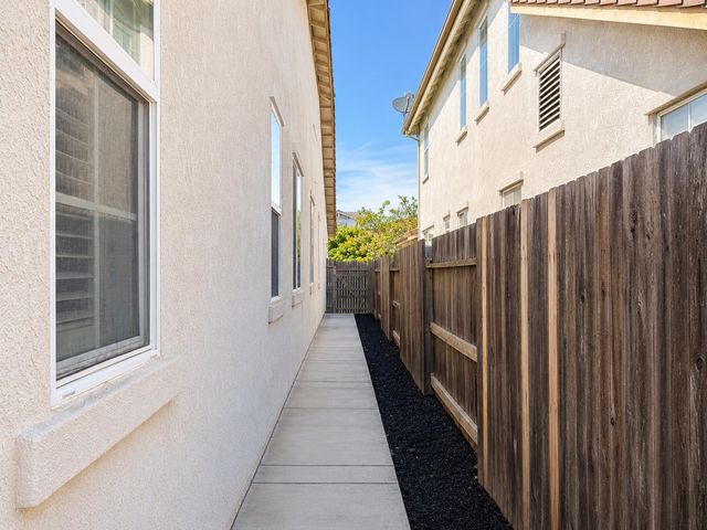 5300 Kungsting Way, Elk Grove, CA 95757