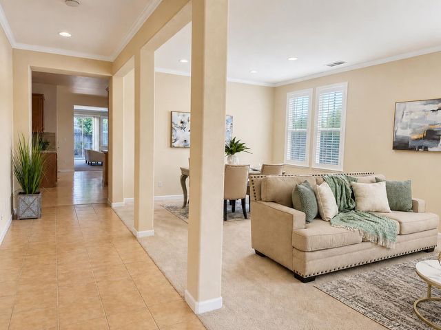 5300 Kungsting Way, Elk Grove, CA 95757
