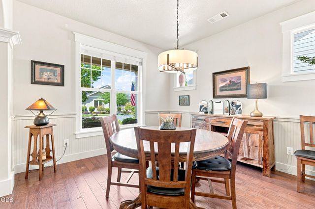541 Bridge Creek Drive, Central Point, OR 97502
