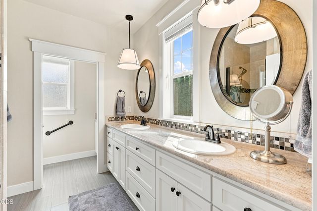 541 Bridge Creek Drive, Central Point, OR 97502
