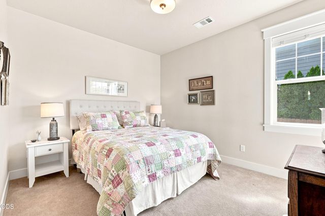 541 Bridge Creek Drive, Central Point, OR 97502