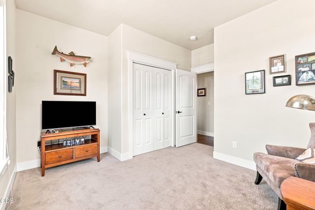 541 Bridge Creek Drive, Central Point, OR 97502