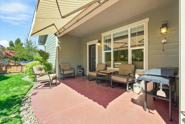 541 Bridge Creek Drive, Central Point, OR 97502