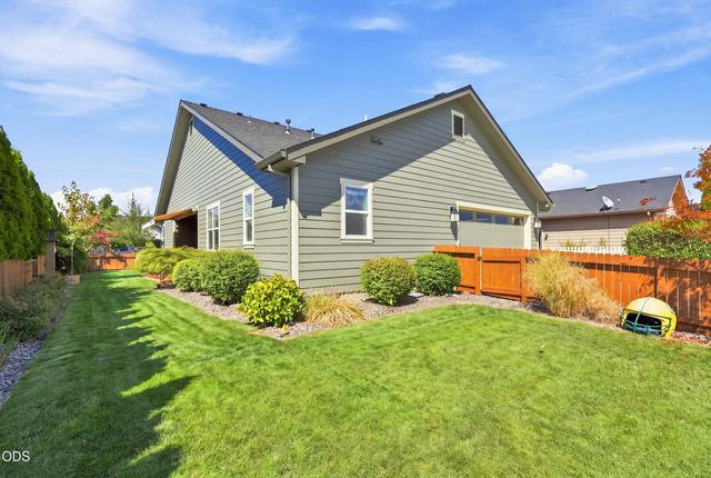 541 Bridge Creek Drive, Central Point, OR 97502