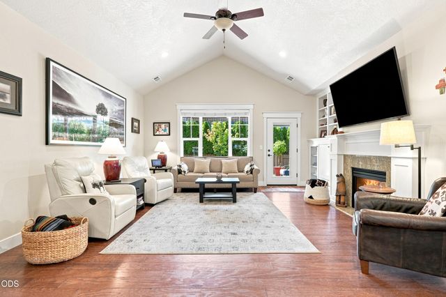 541 Bridge Creek Drive, Central Point, OR 97502
