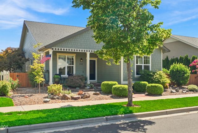 541 Bridge Creek Drive, Central Point, OR 97502