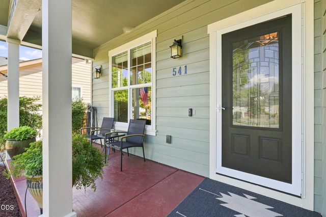 541 Bridge Creek Drive, Central Point, OR 97502