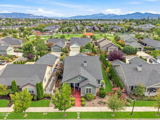 541 Bridge Creek Drive, Central Point, OR 97502