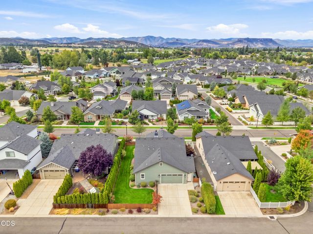 541 Bridge Creek Drive, Central Point, OR 97502