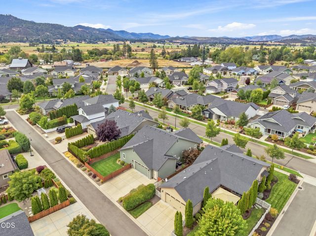 541 Bridge Creek Drive, Central Point, OR 97502