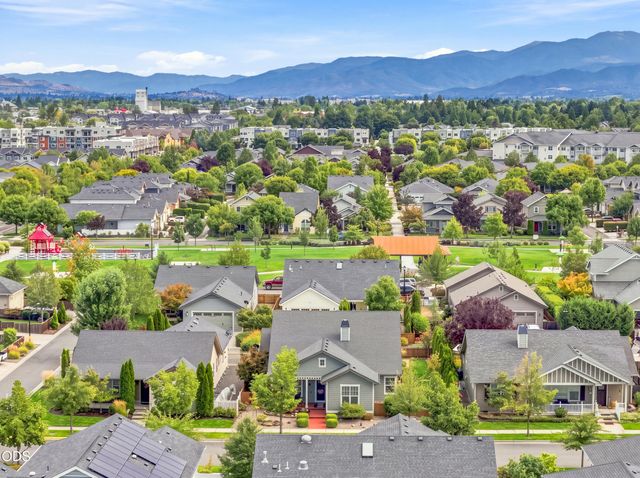 541 Bridge Creek Drive, Central Point, OR 97502