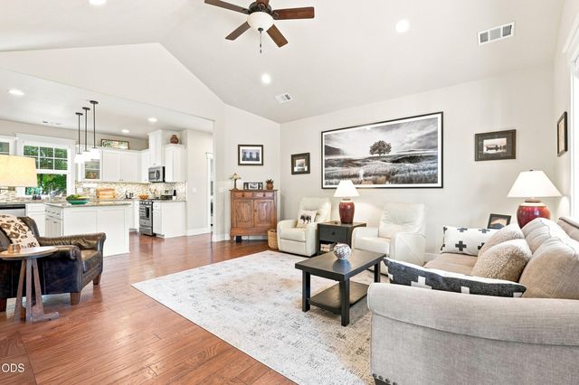 541 Bridge Creek Drive, Central Point, OR 97502