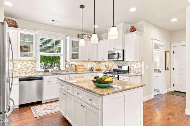 541 Bridge Creek Drive, Central Point, OR 97502