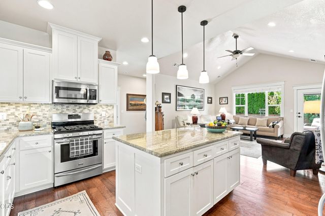 541 Bridge Creek Drive, Central Point, OR 97502