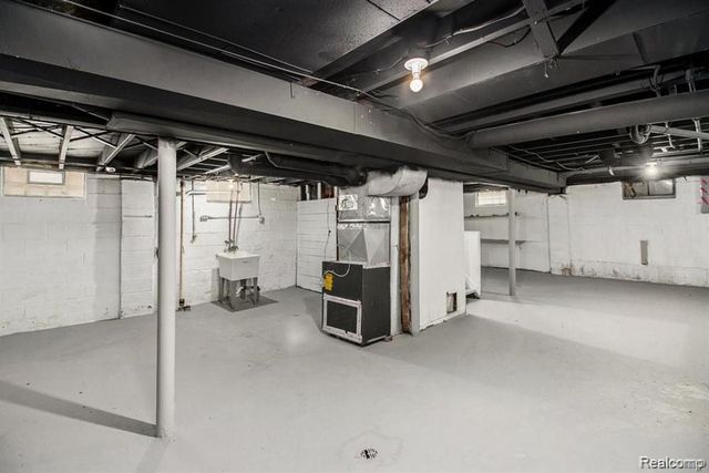 9909 Asbury Park, Detroit, MI 48227