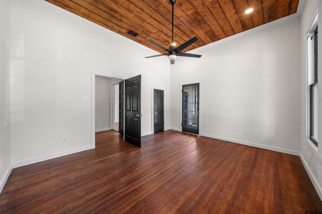 1314 N Queen St, Palestine, TX 75803