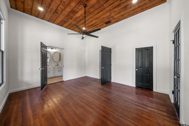 1314 N Queen St, Palestine, TX 75803