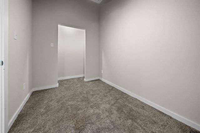 1314 N Queen St, Palestine, TX 75803