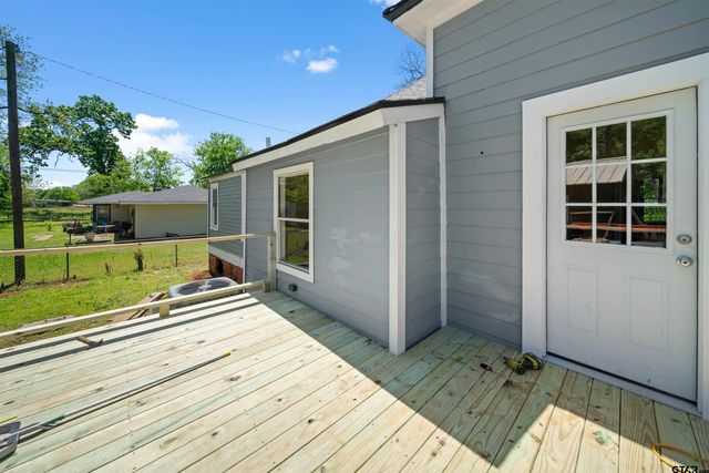1314 N Queen St, Palestine, TX 75803