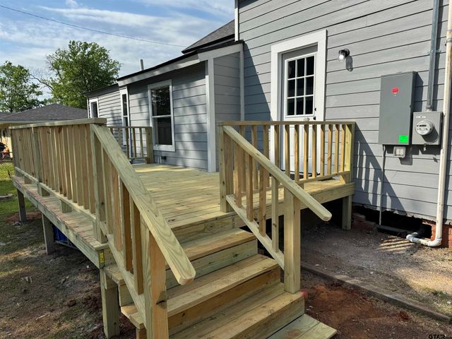 1314 N Queen St, Palestine, TX 75803